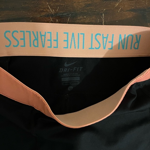 Women's Nike Compression Capri Leggings SIZE MED Dri Fit Run Fast Live Fearless. - Picture 8 of 12